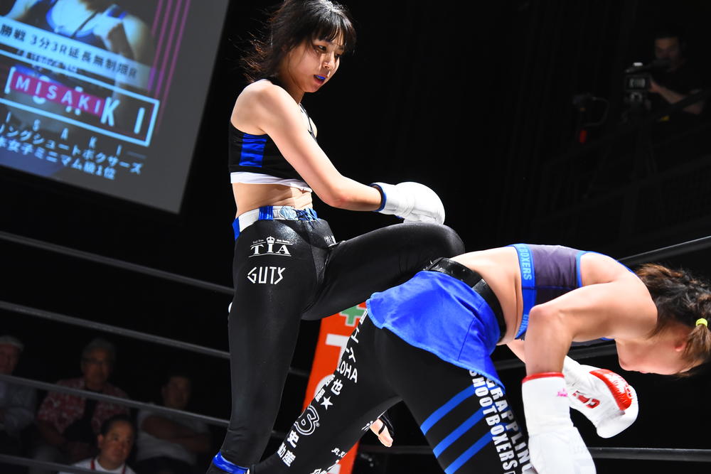 【シュートボクシング】16歳の田川女神がデビュー戦にしてトーナメント優勝、王座に就く