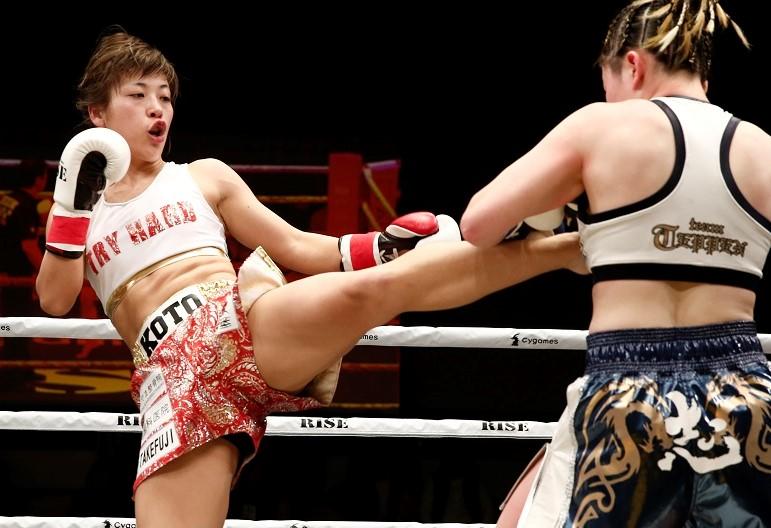 【RISE】女王・紅絹への挑戦狙う平岡琴、女子ボクシング世界王者とのスパーで得意の蹴りにパンチをプラス