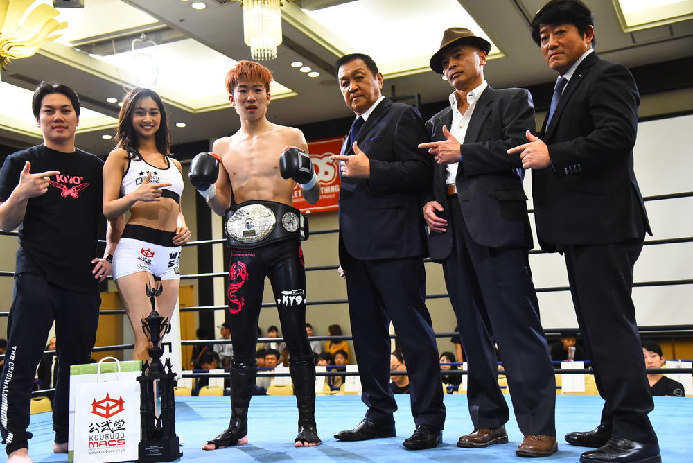 【シュートボクシング】19歳・川上叶が佐藤執斗を2RでKO、初代バンタム級王者に輝く