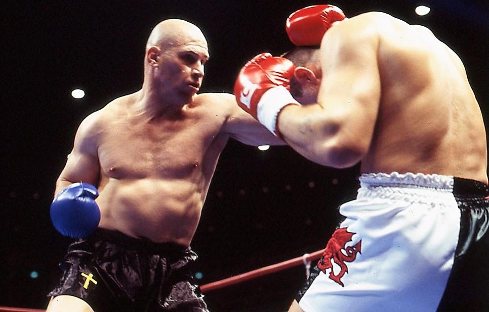 【1998年4月の格闘技】マイク・ベルナルドが豪快KOで初の世界王者に、そして号泣
