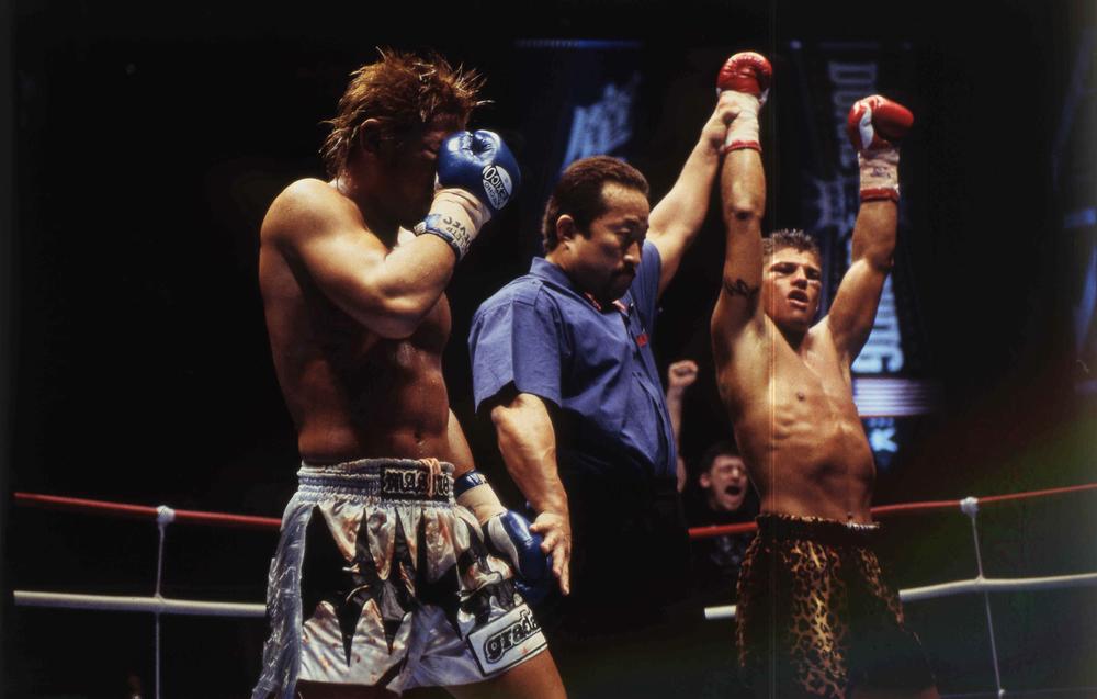【2002年5月の格闘技】魔裟斗がクラウスの強打で生涯初のパンチでダウン、世界制覇の夢が潰える