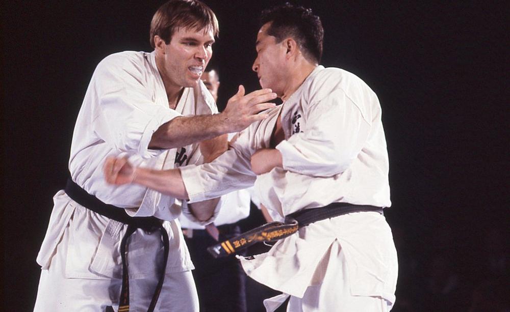 【1991年の格闘技】“浪速の闘将”角田信朗が大逆転の飛び膝蹴り、正道会館に初勝利をもたらす