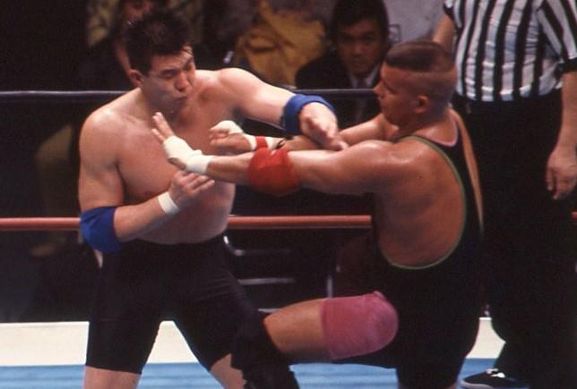 【1992年の格闘技】佐竹雅昭がリングスで初の苦戦、ウィリー・ピータースと掌打の応酬で流血