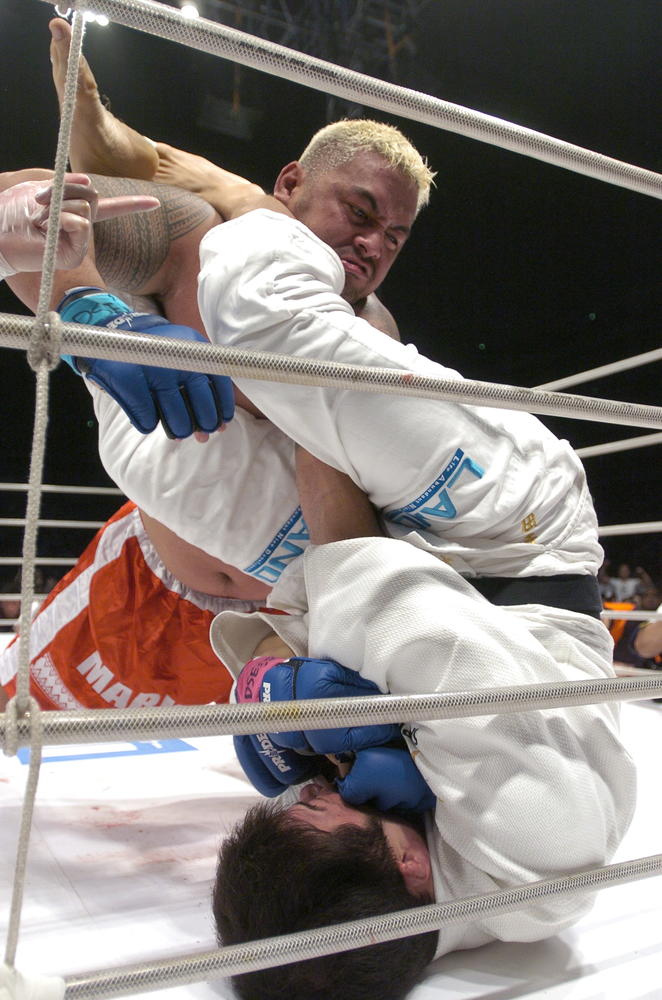 【2004年6月の格闘技】柔道vsK-1、吉田秀彦がMMAデビュー戦のマーク・ハントに一本勝ち