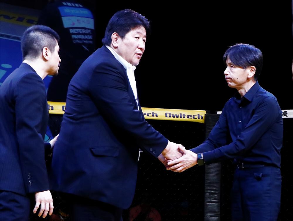 【パンクラス】第二の朝倉兄弟育成か、前田日明が酒井代表と握手