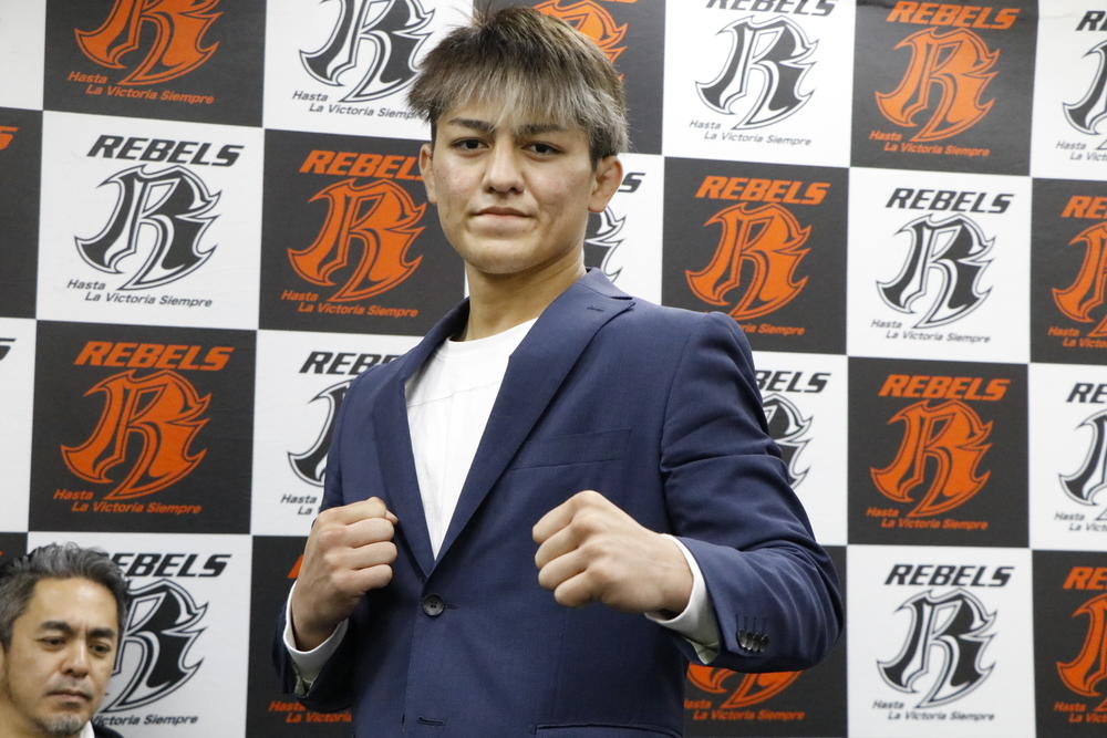 【REBELS】“暴腕”で31秒KOの鈴木千裕「判定勝ちはクソくらえ、KO勝ちの一択、それが格闘技」