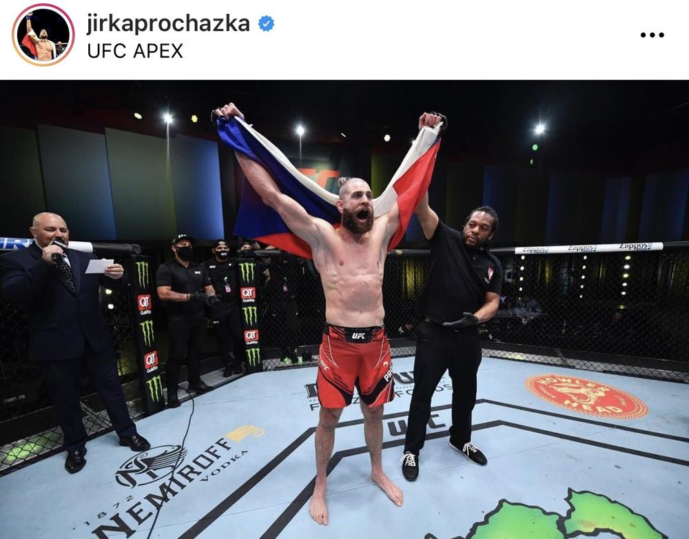【UFC】プロハースカの衝撃KOに世界中のファイターから驚きの声「雪崩のよう」「次の髪型は決まった」
