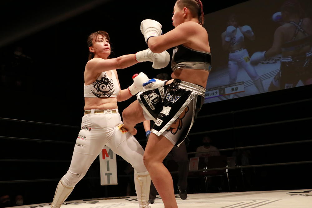 【シュートボクシング】未奈がKINGレイナの挑戦を退ける、MISAKIはタイトルマッチ前哨戦に快勝、ユリカが杉本恵に判定勝ち