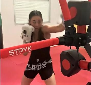 【RIZIN】真珠・野沢オークレアが“ハイテク木人拳”でトレーニング、米国発のロボットコーチ