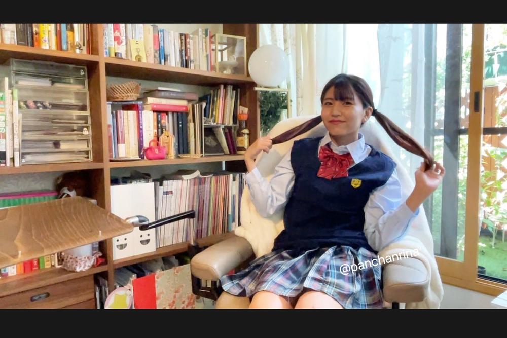 ぱんちゃん璃奈がキュートなミニスカ制服姿を披露「可愛すぎる」とファン絶賛もやはり格闘家「脚の筋肉がヤバい」