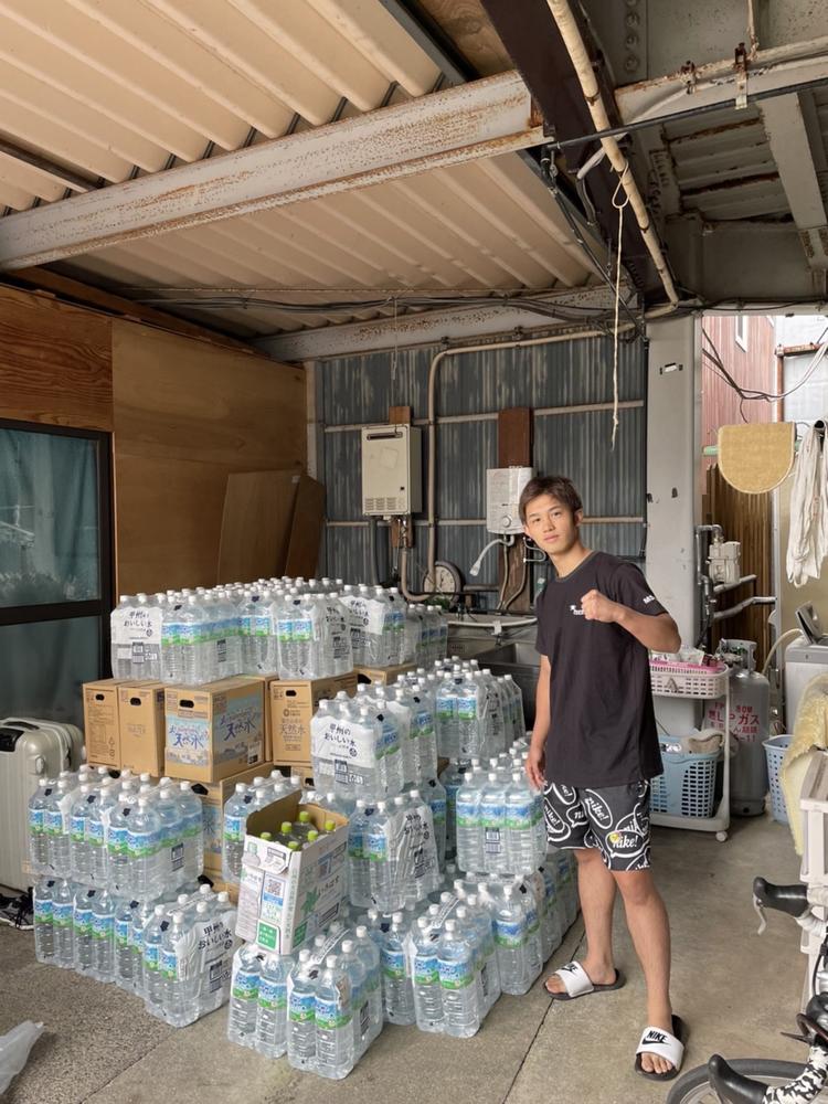 K-1ファイターたちが断水が続く静岡市清水区でボランティア活動、29日・30日の飲料水の配付を告知