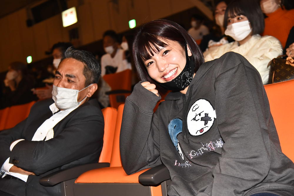 ぱんちゃん璃奈が菅原美優のタイトルマッチを会場で観戦「強い。スピードもフェイントもすごい」