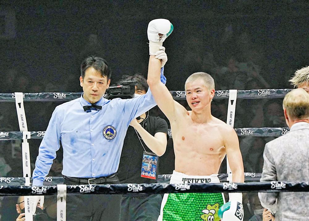 【ボクシング】那須川天心がプロボクシングデビュー戦で6R 判定勝ち。2Rに与那覇勇気からダウン奪う