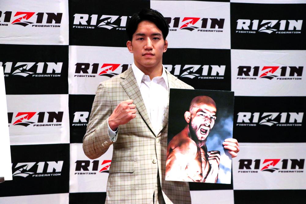 【RIZIN】朝倉海が左ヒザ負傷から5カ月ぶり復帰戦で、王者アーチュレッタに挑戦「次は生きている限り必ずリングに立つ」、アーチュレッタはまたも辛辣コメント「男としての質が垣間見えた」＝大晦日『RIZIN.45』