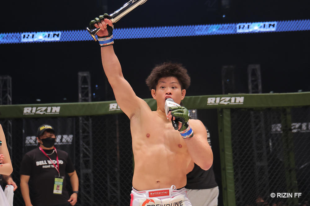 【RIZIN】初回TKO勝ちの鈴木博昭「ボンサイ柔術に行ってる人間が『三角で極められた』は筋が通らん」、四十路前に「現実問題はあるけど結局、本人の“生きるガソリンの量”だから」×芦田「自分から引き込んじゃって……」