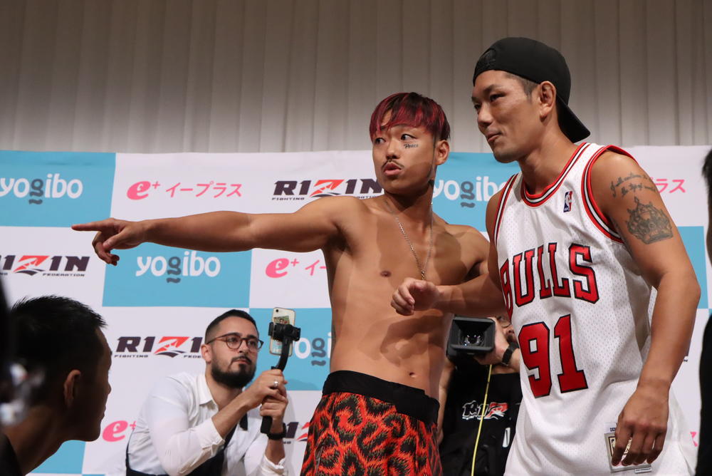 【超RIZIN】芦澤竜誠がけしかけ皇治とライアン・ガルシアが一触即発、乱闘寸前に計量会場が騒然