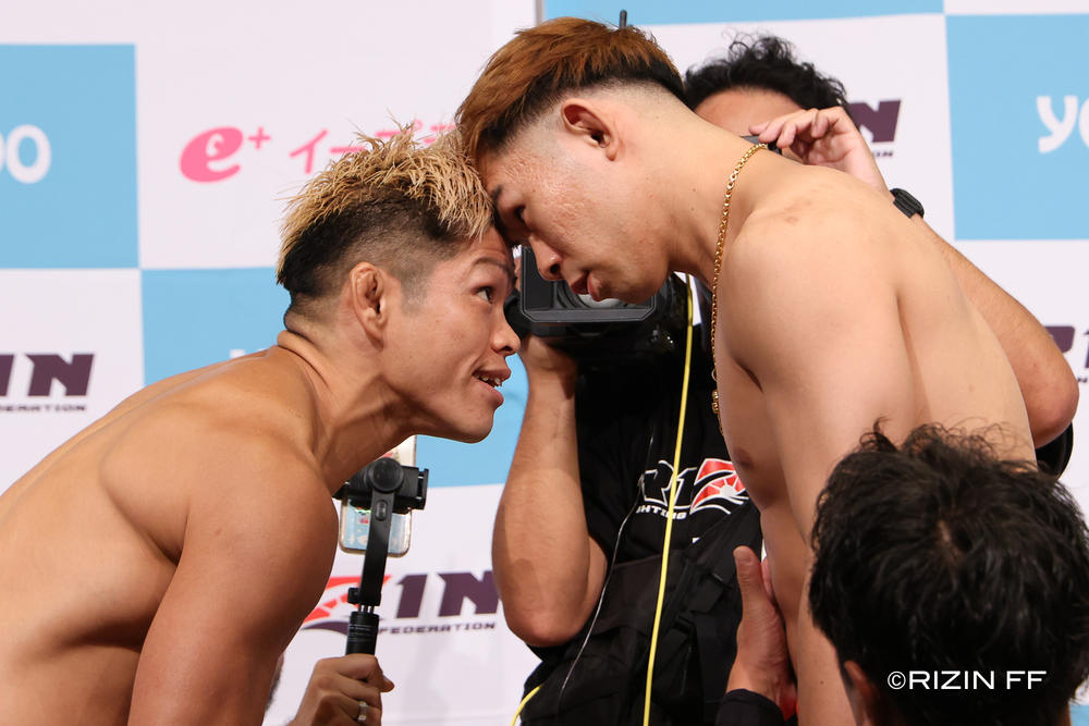 【超RIZIN】“怪物くん”鈴木博昭とYA-MANが額を押し付け合うフェイスオフ「先に仕留める匂いを嗅ぎつけた方が終わらせる」（鈴木）