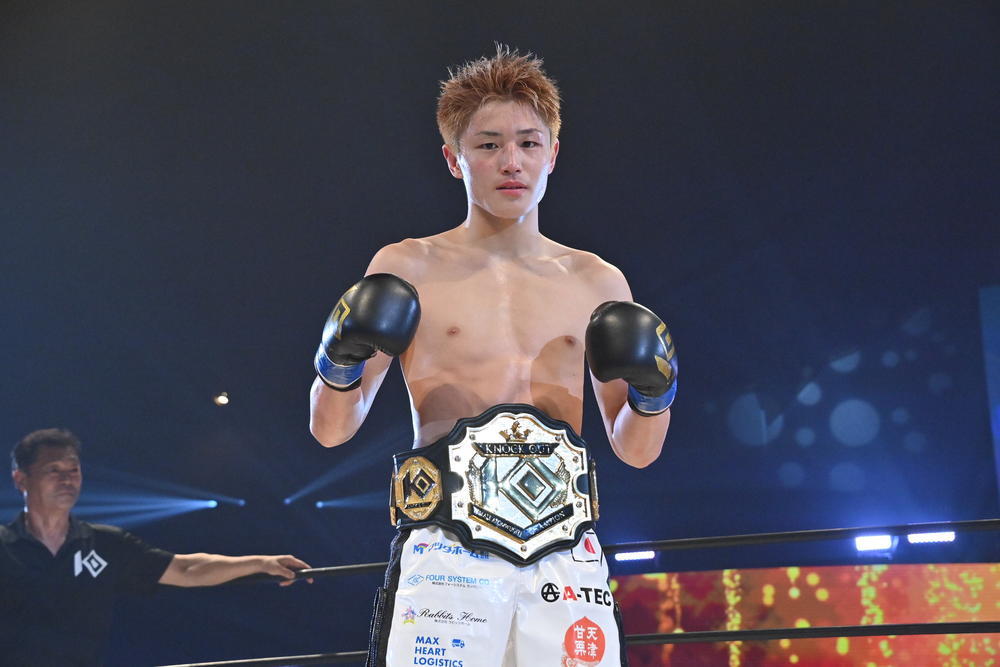 【KNOCK OUT】久井大夢が3Rに猛攻も今回はKO逃す、古村光も公約通り初回KO勝ち、古村匡平が亡き祖父に捧げる涙の初回KO勝ち、“ダウン発生率100％男”力斗がKO勝ちで「いつか鈴木千裕選手と戦いたい」百田海愛が首相撲からの投げでKO勝ち、川野龍輝がTKO勝ち、第1試合の女王様vs.女子大生は痛み分け