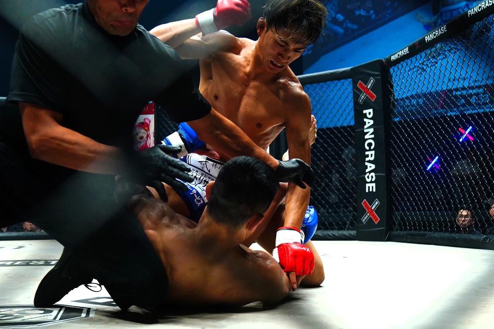 【PANCRASE】雑賀ヤン坊が久米を左でTKO！ ソルトが藤野退け初防衛、佐藤生虎が新ウェルター級王者に。天弥が葛西を1R TKOでライト級次期挑戦者に、キルギスのカリベクが井村を初回TKO