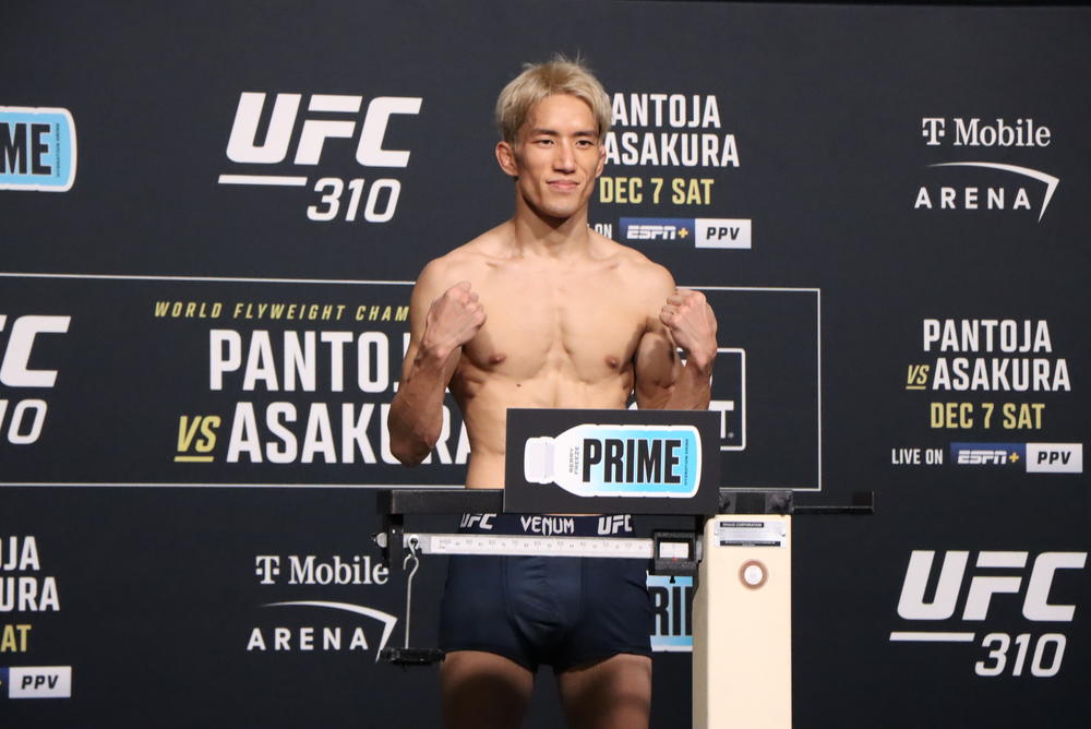 【UFC】朝倉海が7年半ぶりフライ級戦を笑顔で計量パス！ 王者パントージャもアンダーでパス＝本計量