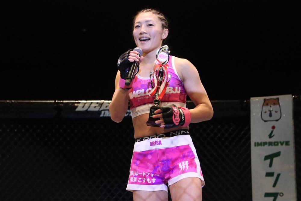 【DEEP】9カ月ぶり復帰の松田亜莉紗がエリザベスに完勝、日拳・角野が無敗の阿部を左の突きでKO、元Krush王者・吉岡ビギンは太一のRNCに失神、MG眞介が一本勝ち＝DEEP OSAKA IMPACT 2024 5th ROUND