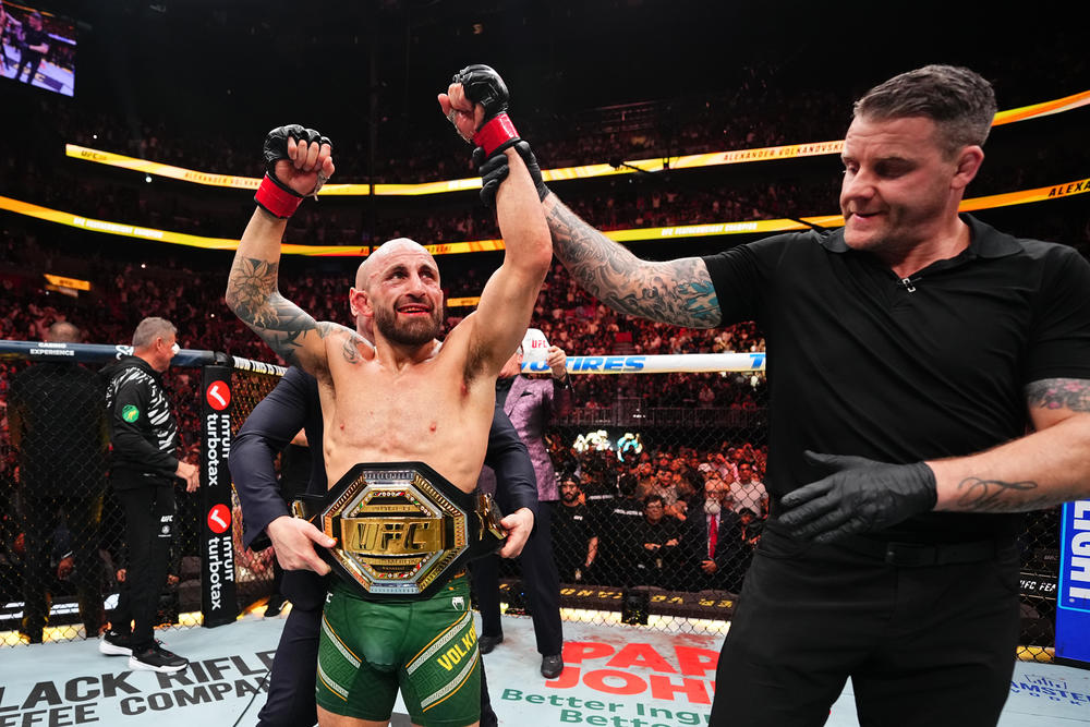 【UFC】ヴォルカノフスキーがロペスに5R判定勝ちでベルト取り戻す「逆境は特権だ」。ピンブレットがチャンドラーに3R TKO勝ち、パトリシオ“ピットブル”がロドリゲスに判定負け、シウバがミッチェルを失神ニンジャチョーク葬！ ジャンジローバがシャオナンに完勝、フーパーがミラーに組み勝つ、ス・ムダルジが連敗脱出＝『UFC 314』