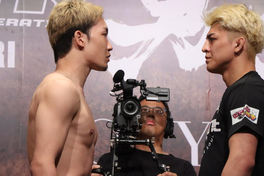 【RIZIN】朝倉未来と鈴木千裕が計量パス、鋭い視線でフェイスオフ、鈴木のKO宣言に朝倉は「楽しんで試合します」