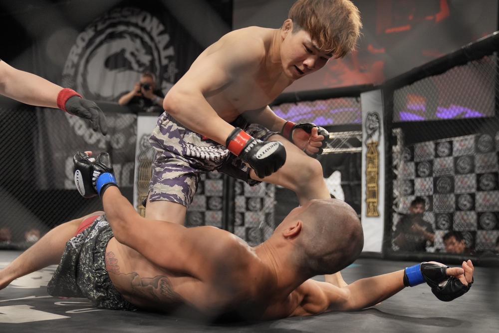 【修斗】青井太一が石原夜叉坊を初回KO！ シモン スズキが体重超過のフェイジエフに一本勝ち、堀内佑馬がライダーHIROに判定勝ちで2年7カ月ぶり再起、erikaが村上彩に判定勝ちでリーグ好発進