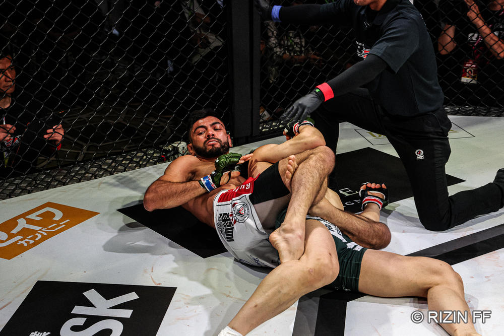 【RIZIN】サトシがキ・ウォンビンを50秒RNC極めて日本勝ち越し。佐藤将光が13年ごしスーチョルにリベンジ、大原が体重超過ケースにTKOされるもNCに。ケイト・ロータスがシン・ユリに競り勝つ。宇佐美正が連敗止める。金太郎、武田光司、中原由貴がTKO負け。三浦孝太が4連敗。メイソンがダウン奪われるも猛反撃ドロー