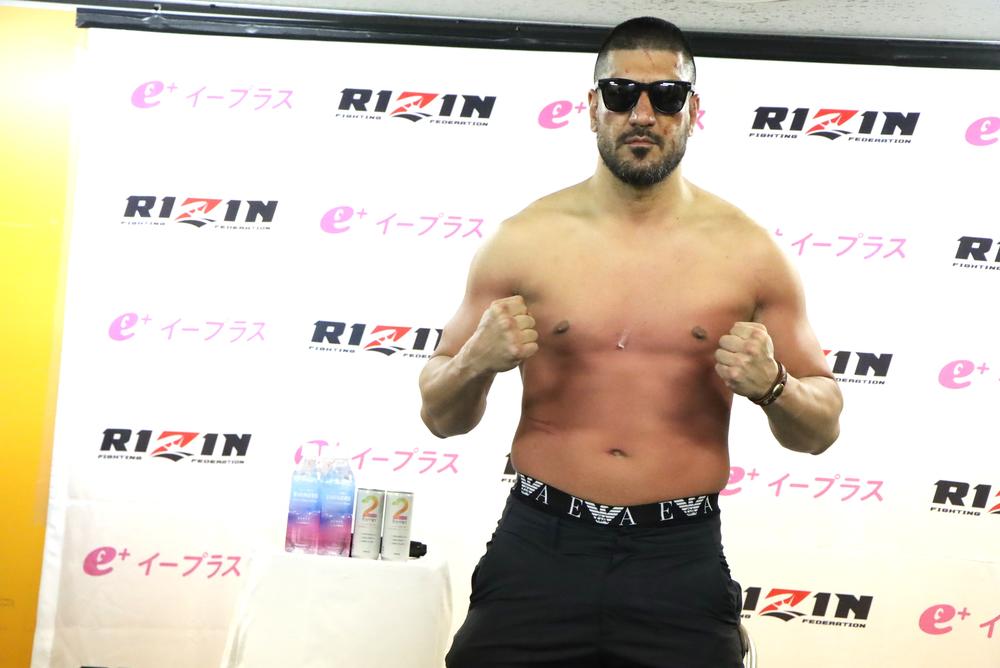 【RIZIN】MMAデビュー戦勝利のシナ・カリミアン「本当につまらなかった」スダリオ剛を挑発「次は相撲取りの太ったおにぎりみたいなヤツ連れてきて」