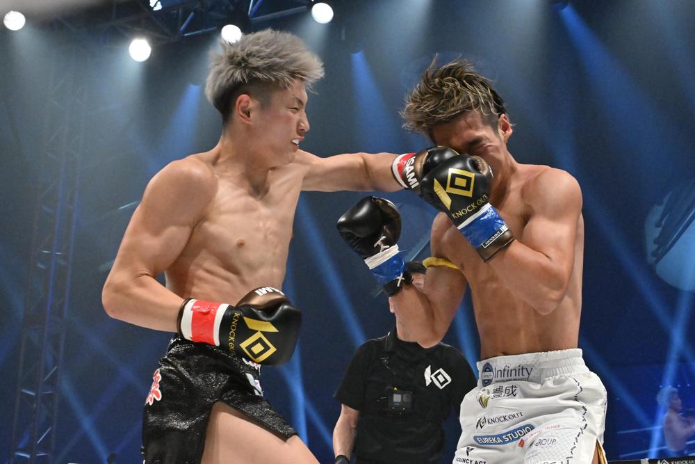 【KNOCK OUT】宿命の対決は久井大夢が龍聖を返り討ち、久井はライト級転向を宣言。森岡悠樹が宿敵・壱をKOして王座奪取、ゴンナパーが重森陽太を壮絶KOで王座奪取、倉本一真が栗秋祥梧に完勝で初代王者に、軍司泰斗が初OFGで82秒KO！大沢文也が祖根寿麻に勝利して全ルール制覇を宣言、木下カラテが高塩竜司を踏みつけKO、古木誠也もカルロス・モタを豪快初回KO