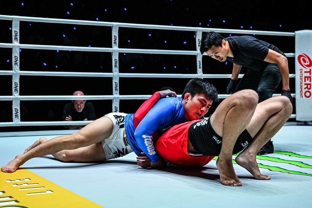 【ONE】石黒翔也がリバースネッククランクで一本勝ち！「アンドラージ、やろうよ」。山本歩夢はガニンが体重超過で試合中止に