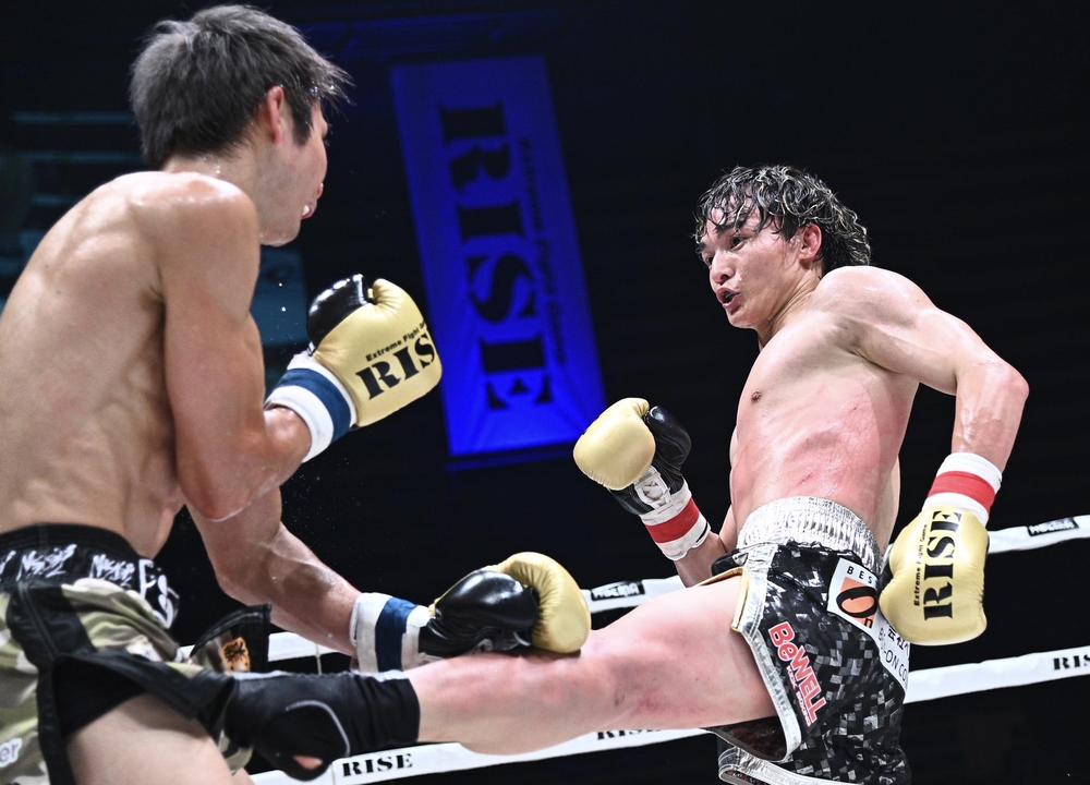 【RISE】志朗が玖村将史から3度のダウンを奪う圧勝でリベンジ成功、原口健飛がダウンを奪うもチャド･コリンズに巻き返されてスプリット判定負け、那須川龍心がスーパーフライ級転向第一戦で1位・政所にダウン奪って勝利、白鳥大珠が三日月蹴り一閃の初回KO勝ち、麻火佑太郎が衝撃の左ハイキックKO勝ち、YURAが豪快KOで1回戦突破、ダウンを奪われた花岡竜が猛攻で逆転KO、大﨑一貴が初OFGマッチでKO