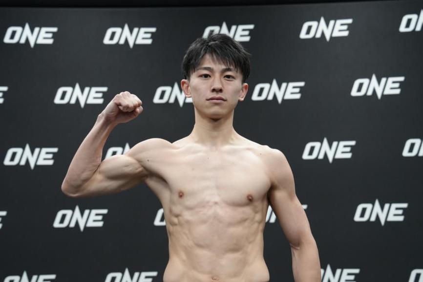 【激レア】懐かしきK-1戦士チャンプア・ゲッソンリット　ムエタイトランクス 激レア】懐かしきK-1戦士チャンプア・ゲッソンリット ムエタイ