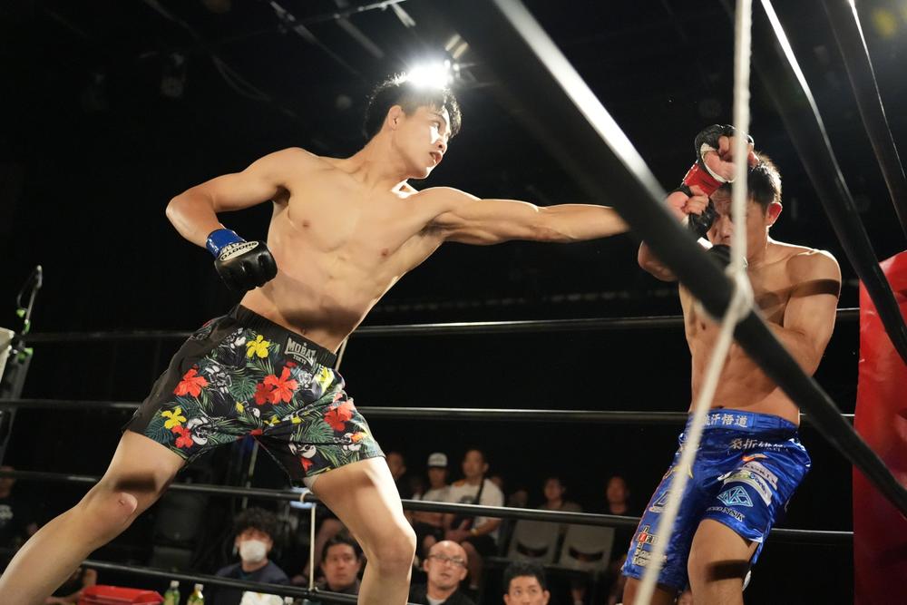 【修斗】青井心ニが一條貴洋に1R TKO勝ち「世界ランク入りして来年ベルト獲りに行きます」、久保村 ヨシTERU vs.澤江優侍はドローに。大ちゃんが39秒 カニ挟み内ヒール一本勝ち、新人王決定Tフライ級は鈴木尊が齋藤大樹をRNC＝「越後風神祭り15」