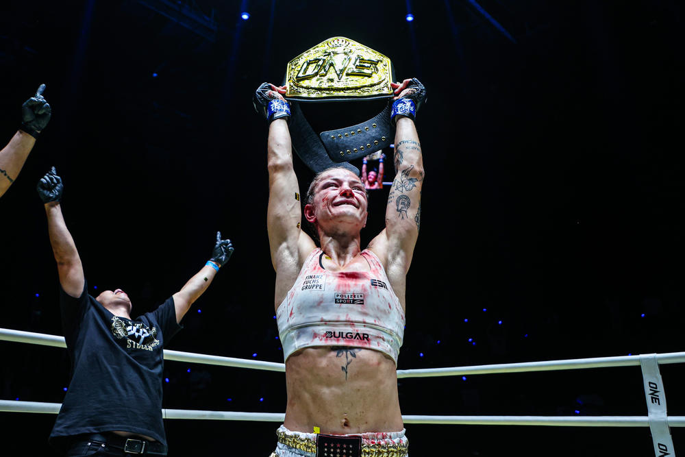 【ONE】ヘメッツバーガーがブンタンを破りONEストロー級ムエタイ世界王者に、シャドウがクヤテをバックブローTKO、アブドゥラエフがTKO勝ちでMMA13戦無敗に、タイ・ルオトロがエイドリアン・リーに一本勝ち、無敗対決は陽勇が見事なTKO勝ち