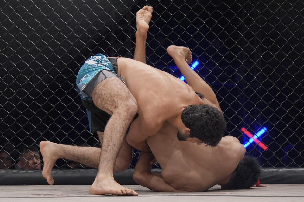 【PANCRASE】タジキスタンのサルドロフが平田を肩から落としてパウンド、カーライルが村山の払い腰切り返してTKO、岡田が石田にリベンジ、平が新鋭・畑を組み伏せる、グレコ全日本準優勝・松井がチェルバエフを完封、張が斎藤に判定勝ち、宮城、嶺がTKO勝ち