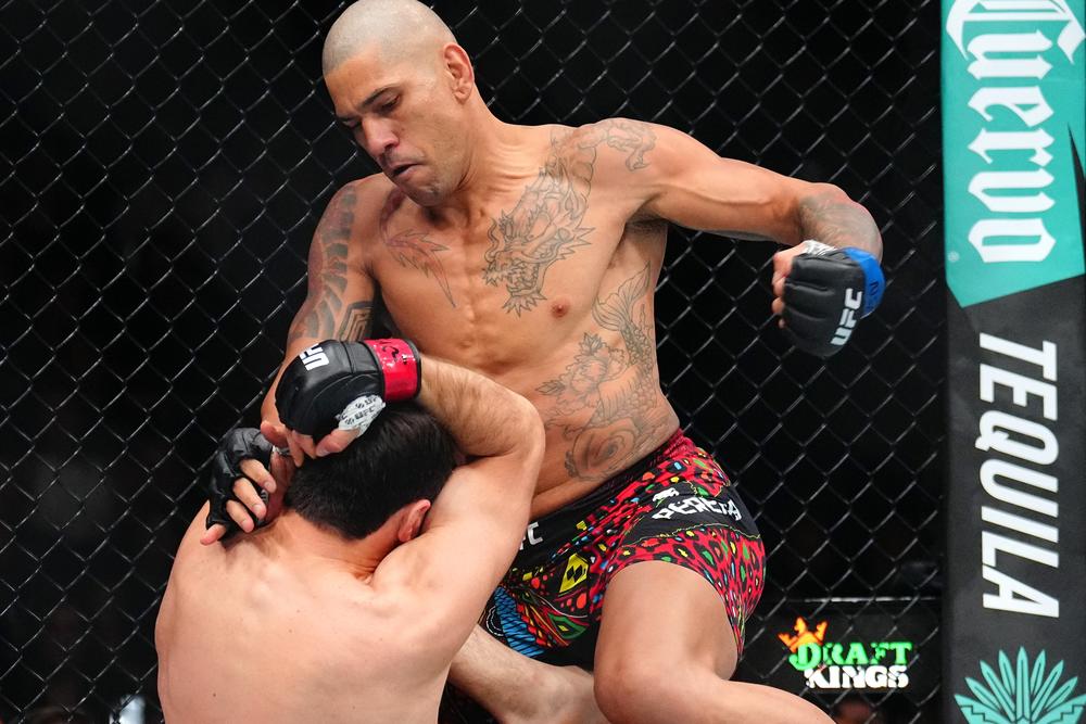 【UFC】ペレイラが80秒リベンジ! アンカラエフを初回TKOでライトヘビー級王座奪還。ドバリシビリがサンドヘイゲンを5R完封でバンタム級王座3度目防衛、プロハースカがラウントリーJrを3R KO! ザラルがUFC5連勝! パイファーが一本勝ち、サントスがユ・ジュサンTKOでUFC4連勝、ミックスがUFC2連敗、バシャラートがUFC5連勝、ブラヒマイがヴァンダーフォードをギロチン葬