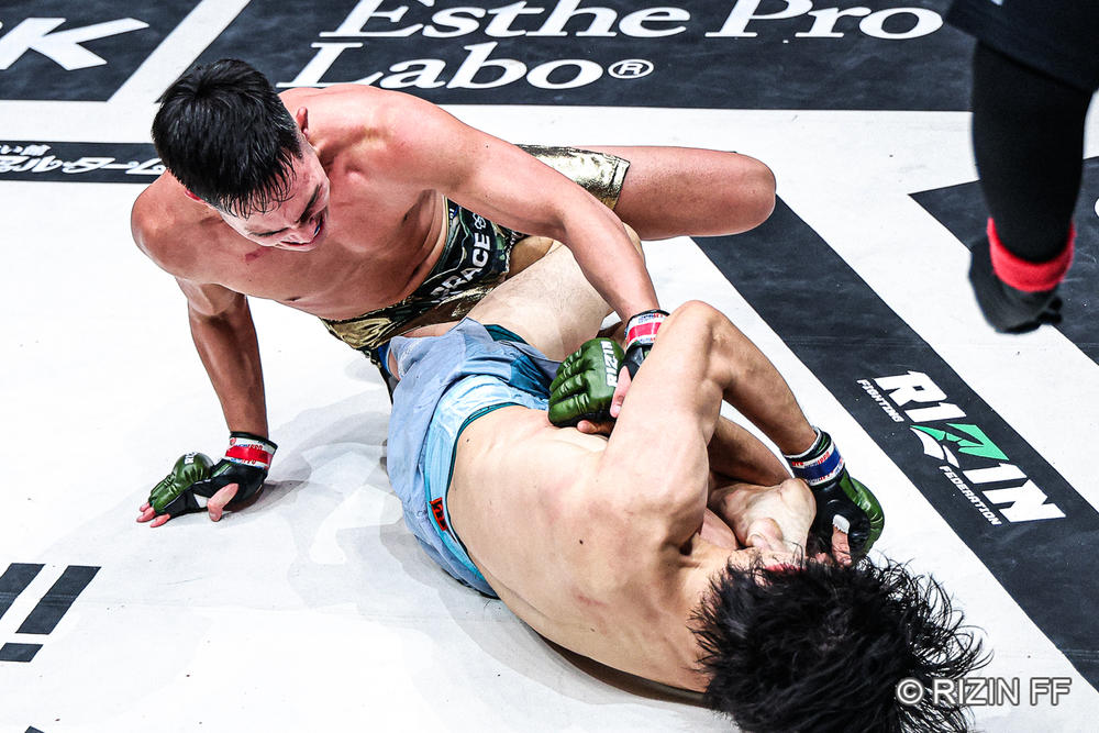 【RIZIN】桜庭和志がPRIDEでニュートンをヒザ十字で極めた1998年生まれの大世が、同じヒザ十字で宇佐美を極めた“MMAじゃんけん論”。宇佐美は序盤のサクラバロックでパンチ打てず