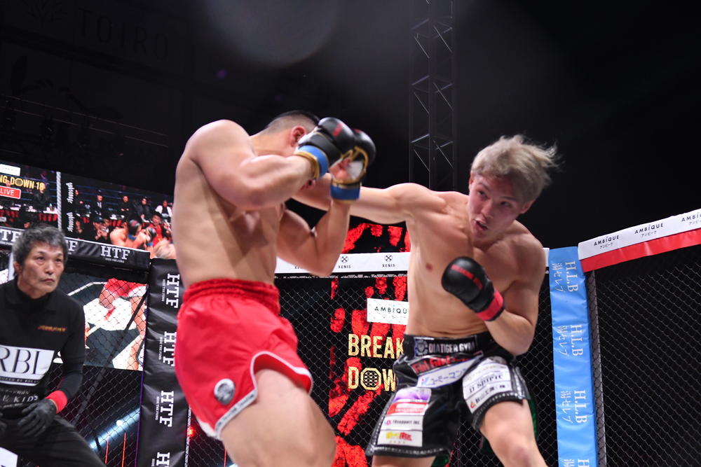 【BreakingDown】対抗戦はYURAと井原良太郎が勝つ、野田蒼も敗れて中国がストレートで勝利、ジアラーも勝利で中国連勝、シャンミンが無敗シモミシュランを破り先勝、朝倉未来も注目の一戦は細川一颯が判定勝ち、大野篤貴がリキを再延長で振り切り初防衛、寿希也が川島悠汰をTKO、メカ君がベアナックルで圧倒TKOして白川陸斗へ対戦要求、レフリーりゅう君が赤パンニキに初黒星付けて引退