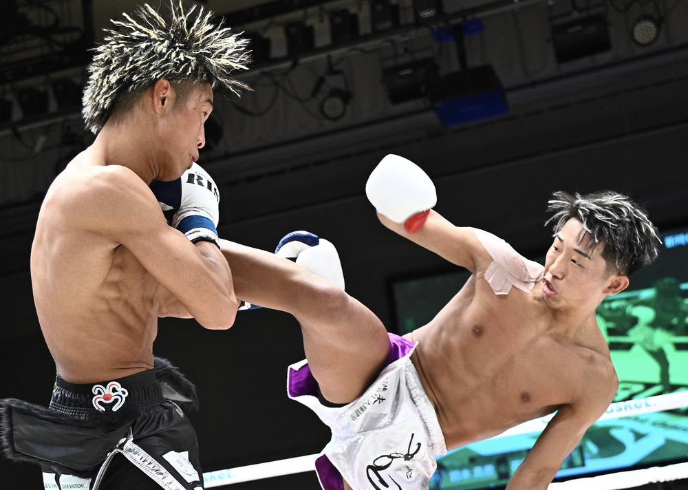 【RISE】花岡竜のバンタム級侵攻作戦は鈴木真彦を相手に打たせずに打つスタイルで白星スタート、島田知佳が平岡琴の執念を振り切り新王者に、政所仁はKOで復活