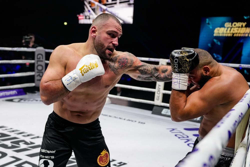 【GLORY】プラチバットがマヒーディンからダウン奪い、ジマーマンがKO勝ちでワイルドカードに。ウェルター級トーナメントはセメリアが、ライトヘビー級トーナメントはボアペアが優勝。GLORY×RISEフェザー級トーナメントはペットパノムルン、トリンダーデが順当勝ち