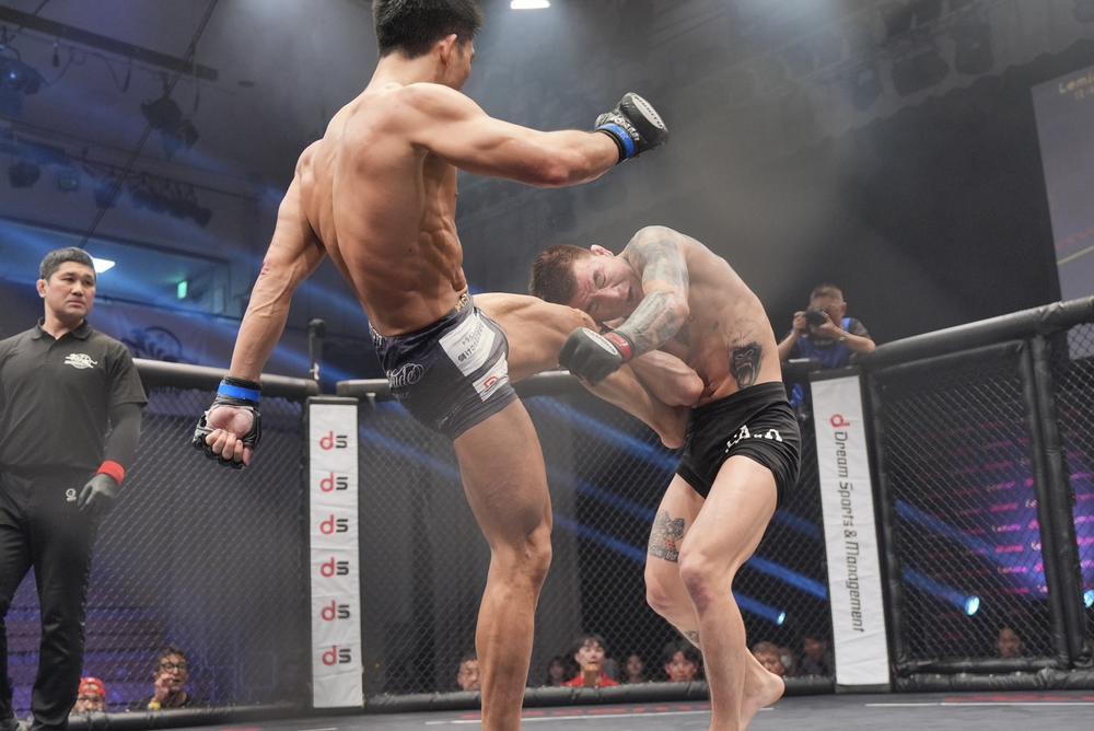 【Lemino修斗】バンタム級T・齋藤奨司がシンバートルに初黒星つける判定勝ちで準決勝進出、野瀬翔平がオルニドに1Rキムラ極める、内田タケルが青井心二のヒザ被弾もTDから腕十字！「全員、極める」。後藤が左ミドルTKO、堀江耐志がTOMAにスプリット判定勝ち、宮城友一と松下祐介はドロー