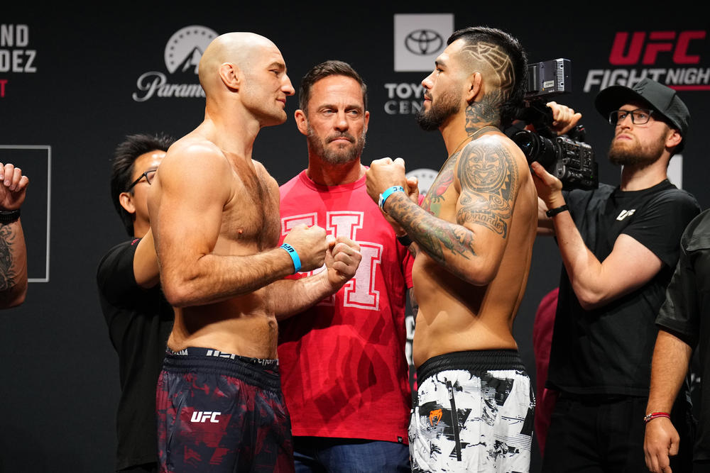 【UFC】ミドル級3位ストリックランドと4位ヘルナンデスが激突。ペレイラvs.リース、フライ級でオズボーンvs.イディリス、ヴァンの練習仲間コリアがグルレーにフルマークの完勝、パナマのエドワーズがUFC4連勝、レビットが10戦無敗のデル・ヴァイエに判定勝ち=速報中