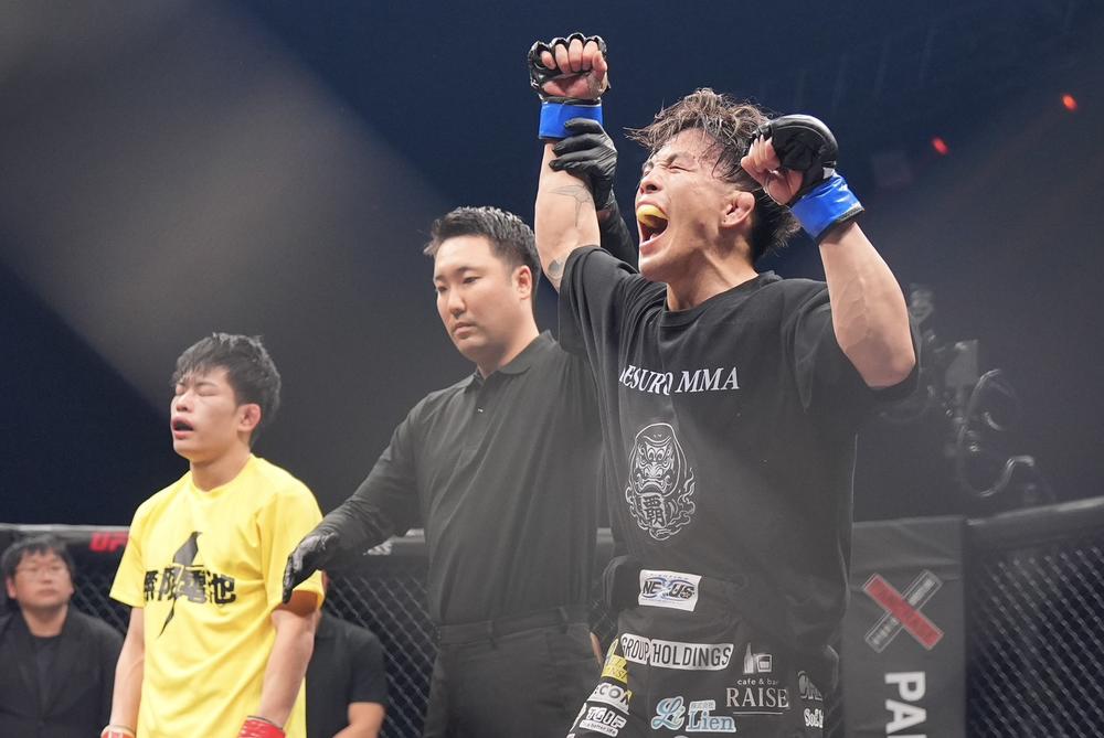 【PANCRASE】ライト級王者・雑賀ヤン坊vs. 挑戦者バルボーザ、女子フライ級王座戦・杉山しずかvs.和田綾音、宮澤が船田と5R熱闘制しストロー級王者に。猿飛流が大塚をバックスピンキックTKO、内藤がレーベンに辛勝、荒田が山木下す、神谷が葛西に判定勝ち、透暉鷹がギレルメをTKO、木下がジェヨンに競り勝つ、岸田が眞藤に三角絞め＝速報中