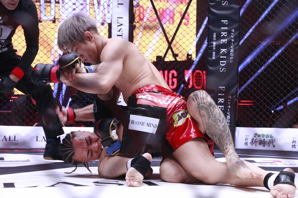 【BreakingDown】全試合速報中＝白川ダーク陸斗がsakkkiを破り生き残る、寿希也が衝撃KO、朝倉未来絶賛の黒柳禅が白星デビュー、2vs.2の乱戦に会場大盛り上がり！金田一孝介が赤パンニキに完勝、KINGカズが飛びヒザで西島を失神KO、ヤンバルの太陽が7秒TKO勝ち、エンセンの愛弟子ドーザーがTKO勝ちデビュー