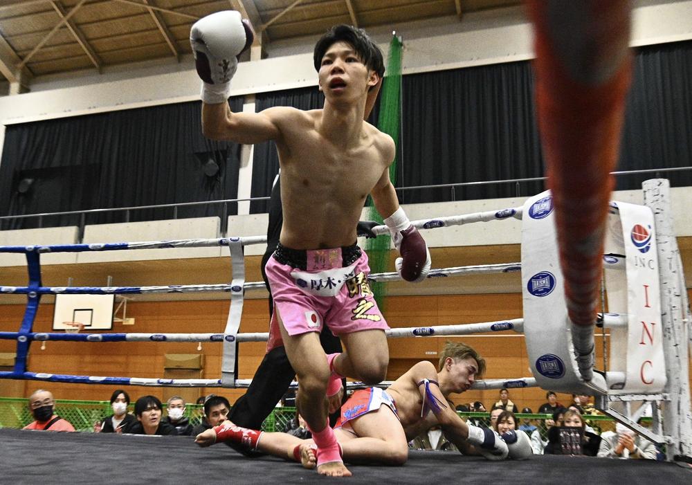 【NJKF】ONE帰りの谷津晴之が1R豪快KO勝ち「自分がチャンピオンになる」、同じく初回KO勝ちの悠と6月に王座挑戦者決定戦
