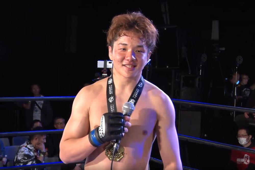 【修斗】21歳の漁師・鈴木賛市朗が前日オファーの緊急参戦でベテラン佐々木郁矢に完勝。小川将貴が紀州と激闘の判定勝ち。上杉隼哉が20秒KO勝ち。稲葉祥真が肩固め、駒沢伊月が三角絞め、智輝が逆転の一本勝ち=『越後風神祭り 16』