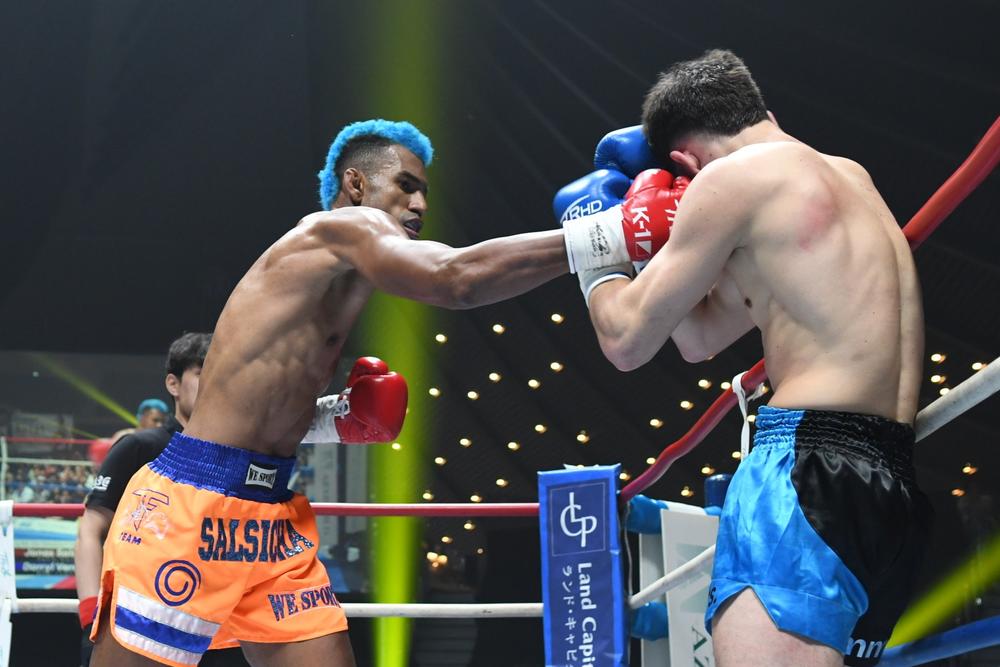 【K-1】サルシチャがフェルドンクと大激闘で新王者！シルバがカマラからダウン奪い新王者に、マチャドがカーフキックでKO防衛、新怪物アハテルバーグまたも初回KO勝ち、アラッサンが佐々木大蔵にTKO勝ち、巨漢HERO'Sはパパリィが秒殺KO、木村萌那がワンサイドの勝利でK-1初陣を飾る、大久保琉唯のフェザー級初戦は辛勝、西元也史に江川優生が敗れる、ONEで3連勝の芝宏二郎が黒川瑛斗をKO