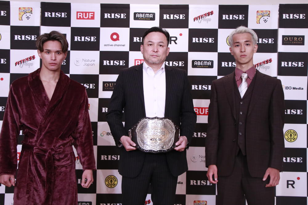 【RISE】中谷潤人に「王者になる」と約束した奥山雅仁が“アキラ100％”スタイルで計量パス「RISEに新しい風を吹かせる」、塩川琉斗は「自分を貫く。僕は蹴りで見せていきたい」